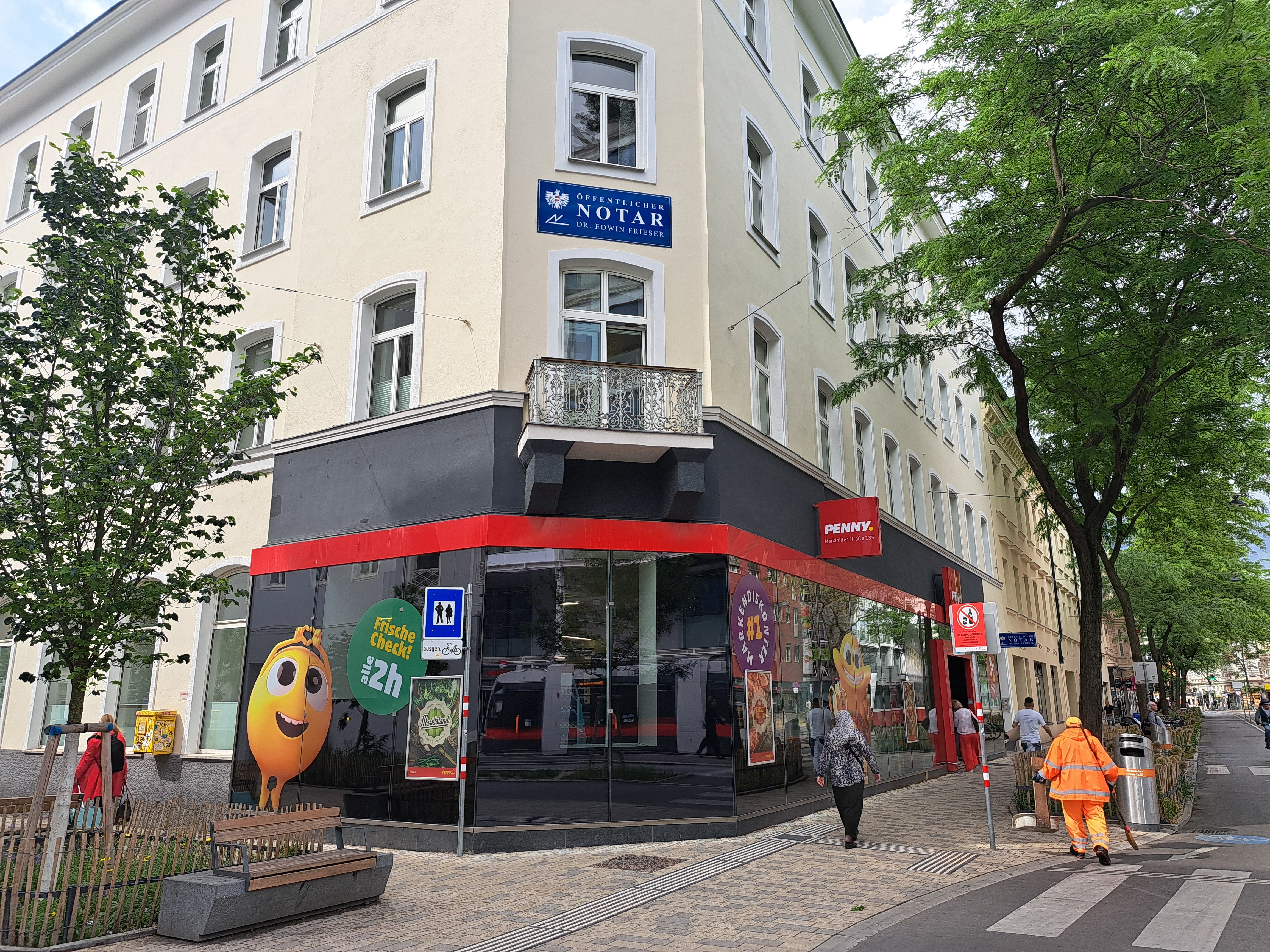 Im alten Kaffeehaus ist jetzt ein Supermark. Im Laufe des Jahres wird das Haus zum Kunstprojekt